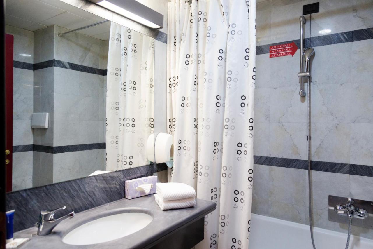 Hotel Ih Hotels Milano Blu Visconti 3*